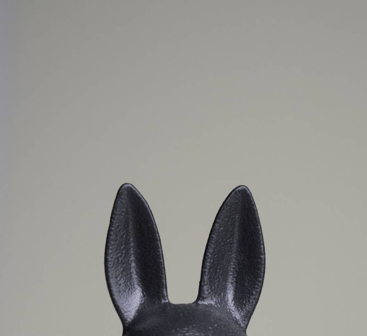 Eating rabbit small, cast iron