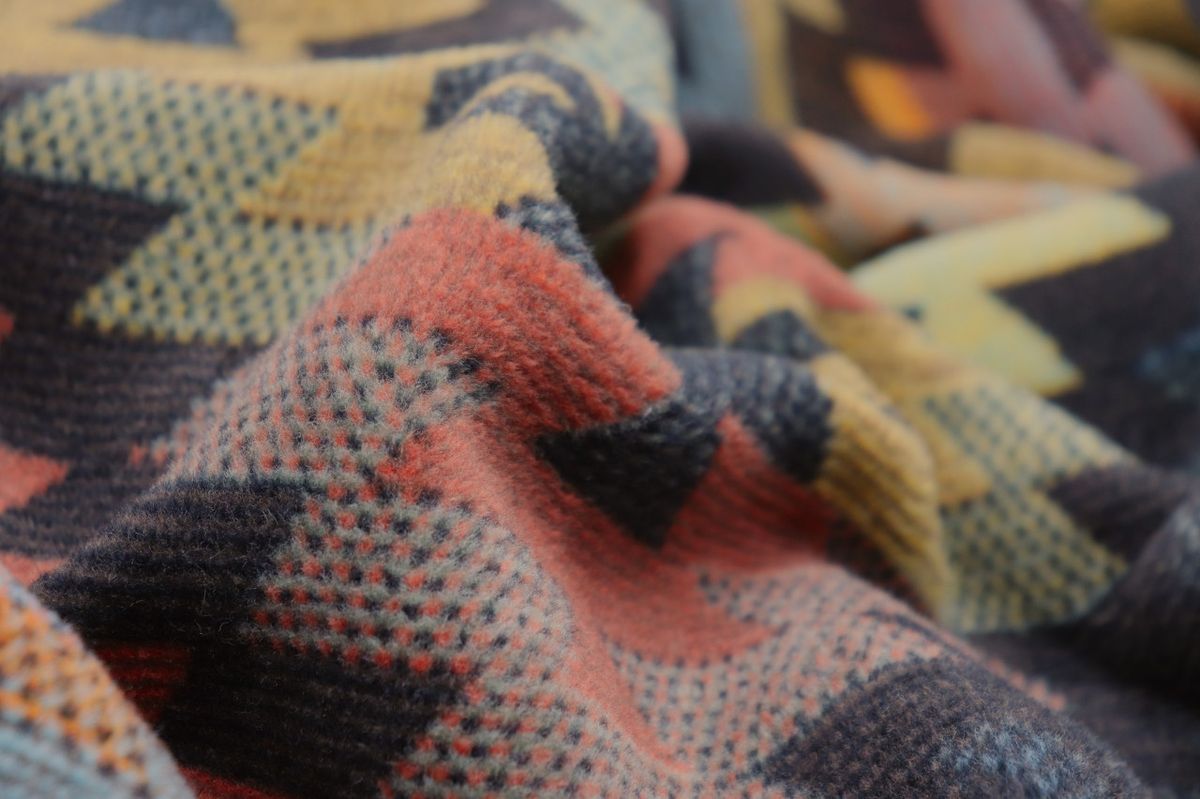 Nomad pledd 150x200, glow